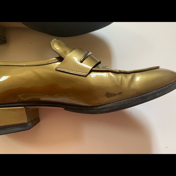 Authentic Vintage Gucci gold patent leather loafers 38.5C - Picture 6 of 16